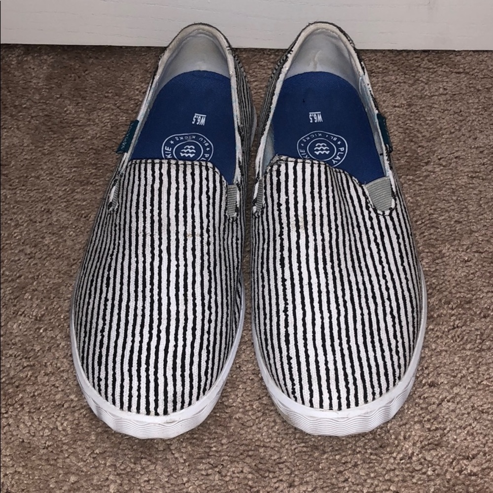 Black and white blu kicks slip on shoes